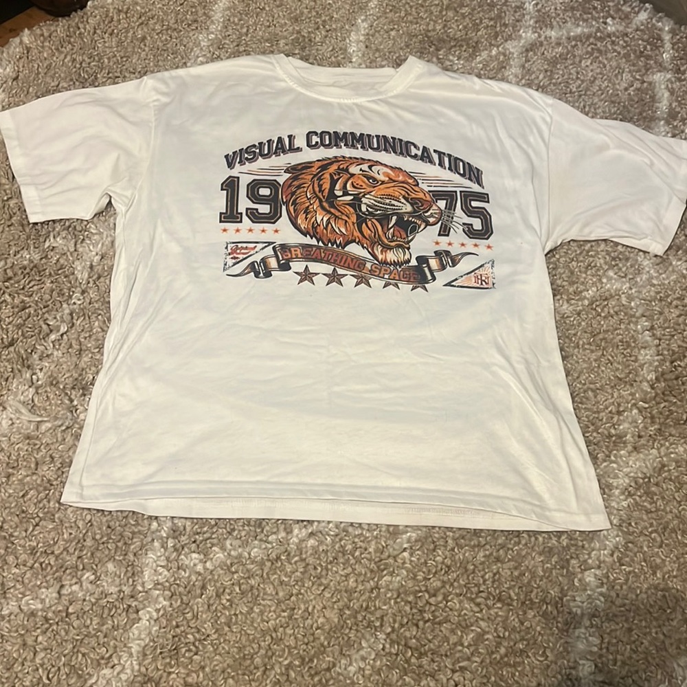 White Graphic T-Shirt Medium